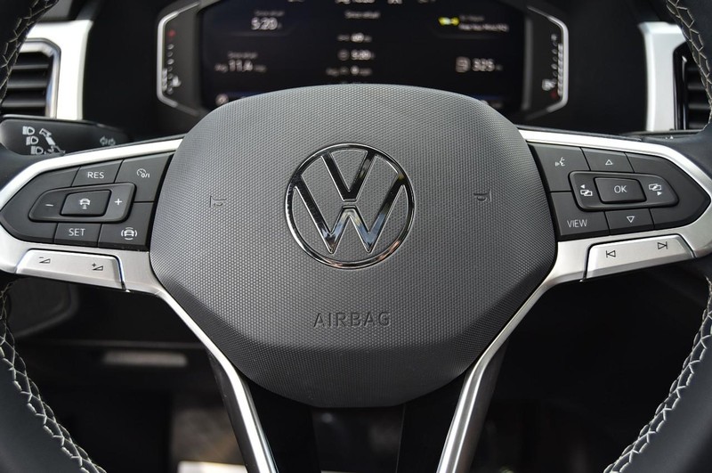 Volkswagen Atlas Cross Sport Vehicle Image 18