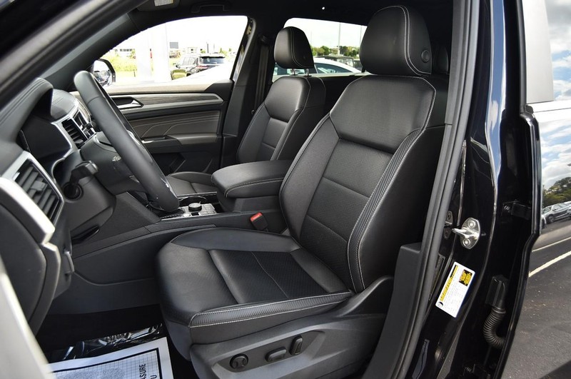 Volkswagen Atlas Cross Sport Vehicle Image 19