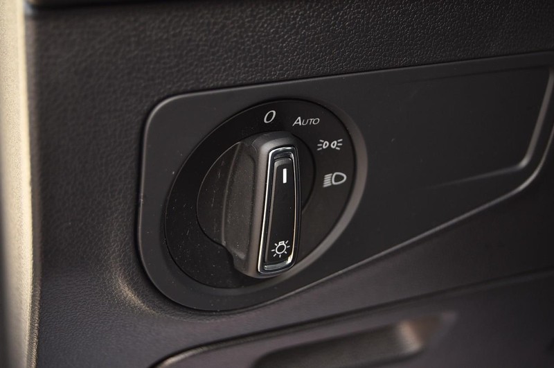 Volkswagen Tiguan Vehicle Image 11