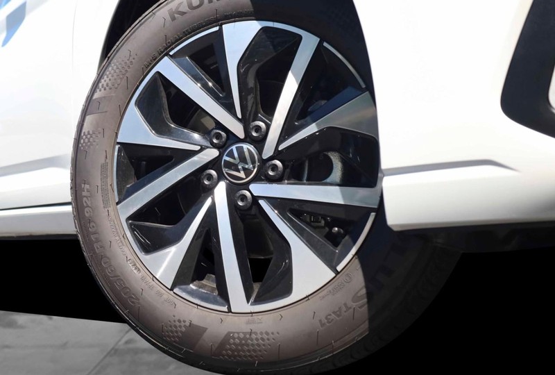 Volkswagen Jetta Vehicle Image 03