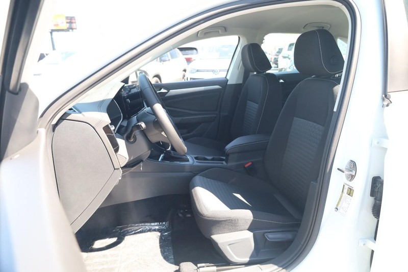 Volkswagen Jetta Vehicle Image 08