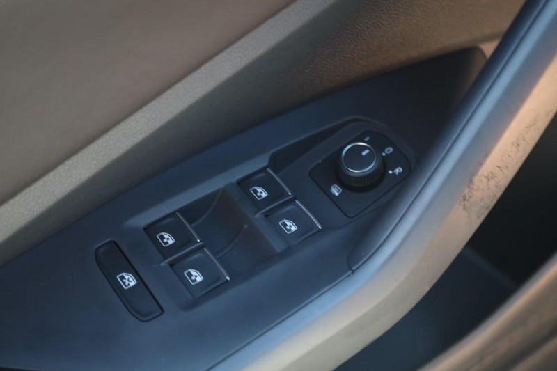 Volkswagen Jetta Vehicle Image 17