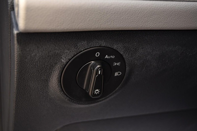 Volkswagen Taos Vehicle Image 11