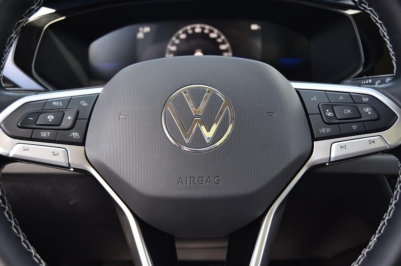 Volkswagen Taos Vehicle Image 18