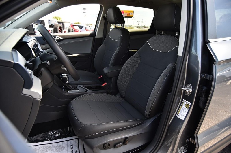 Volkswagen Taos Vehicle Image 19