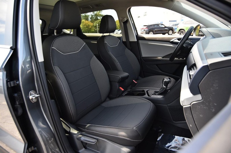 Volkswagen Taos Vehicle Image 20