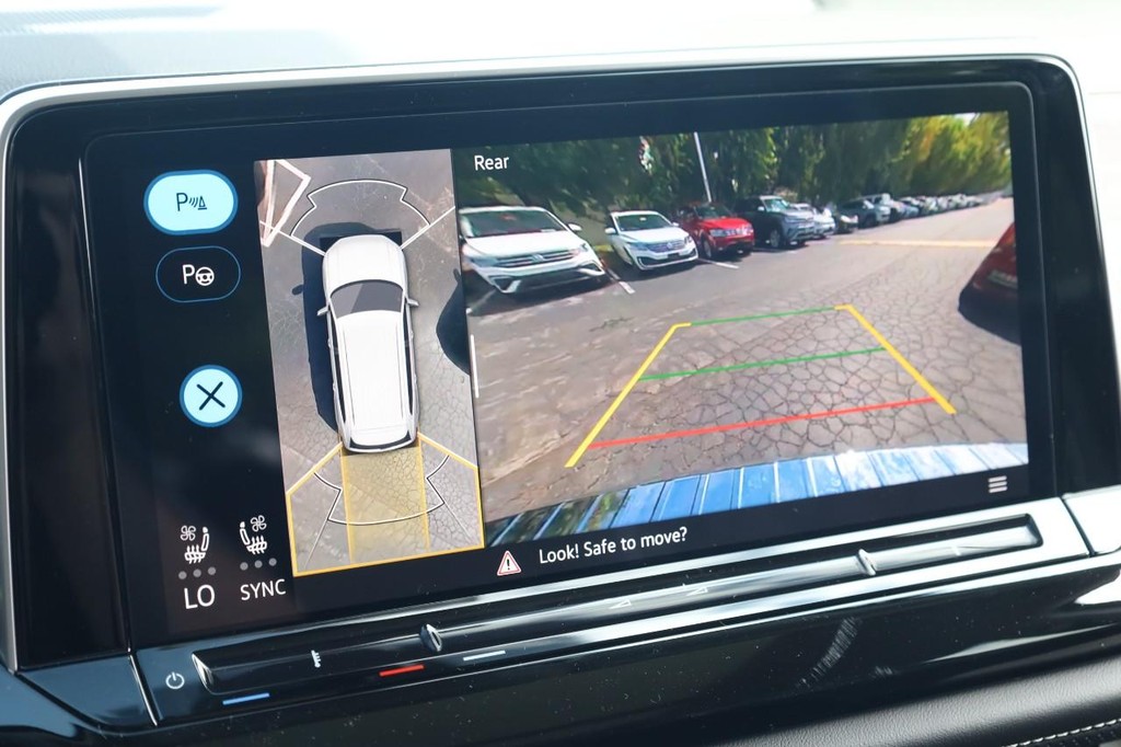 Volkswagen Atlas Vehicle Full-screen Gallery Image 17