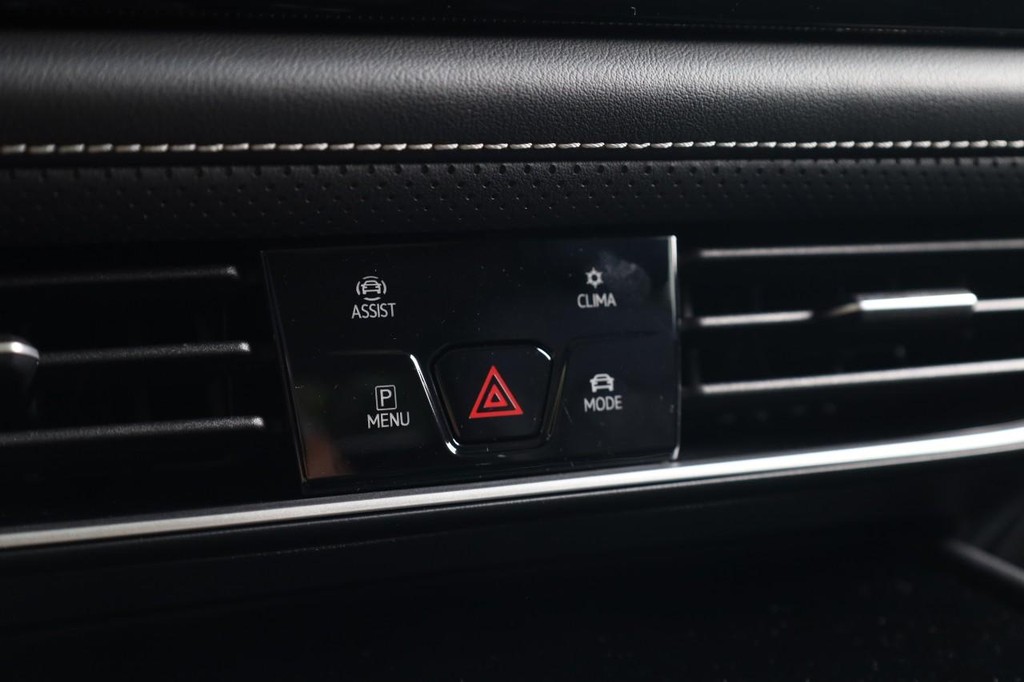 Volkswagen Atlas Vehicle Full-screen Gallery Image 18