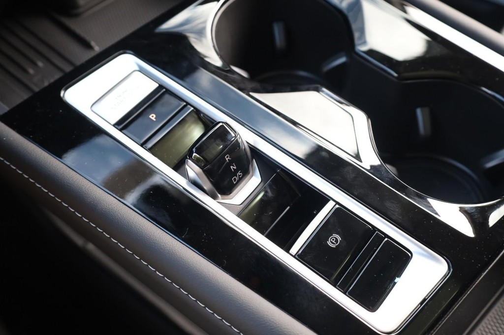 Volkswagen Atlas Vehicle Full-screen Gallery Image 20