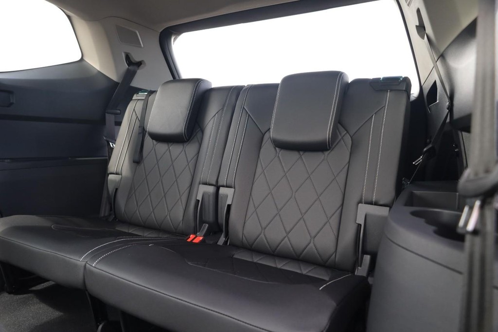 Volkswagen Atlas Vehicle Full-screen Gallery Image 30