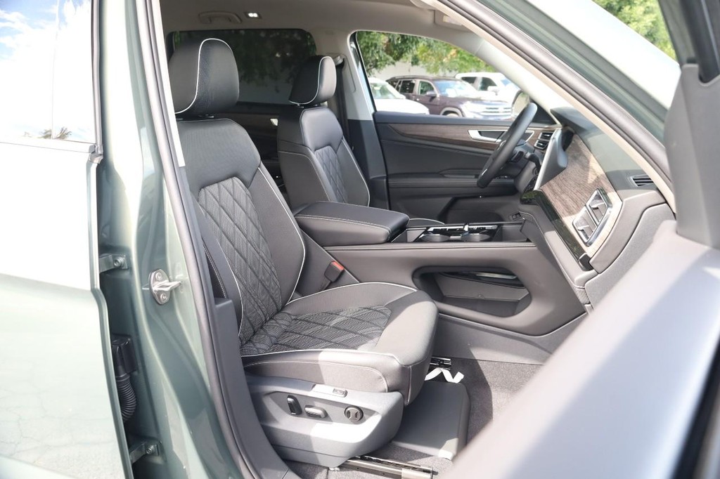 Volkswagen Atlas Vehicle Full-screen Gallery Image 31