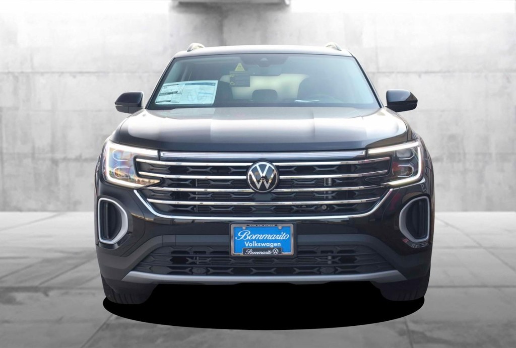 Volkswagen Atlas Vehicle Full-screen Gallery Image 4