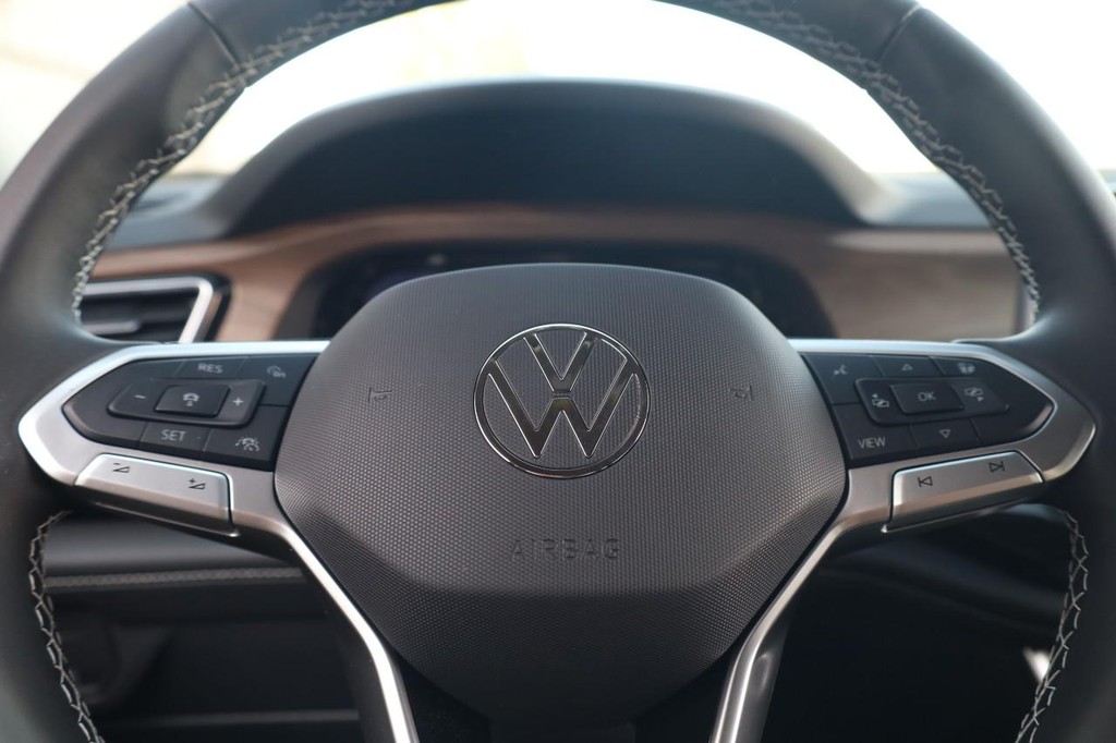 Volkswagen Atlas Vehicle Full-screen Gallery Image 11