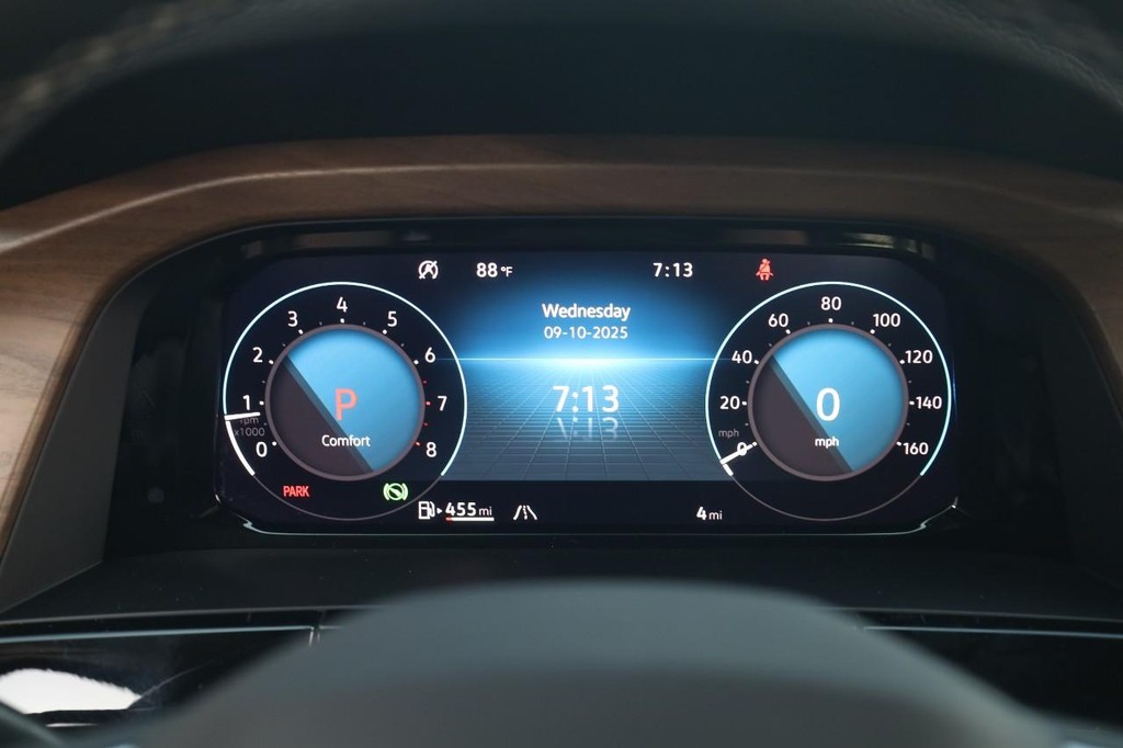 Volkswagen Atlas Vehicle Full-screen Gallery Image 12