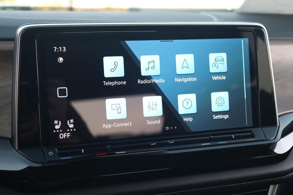 Volkswagen Atlas Vehicle Full-screen Gallery Image 13