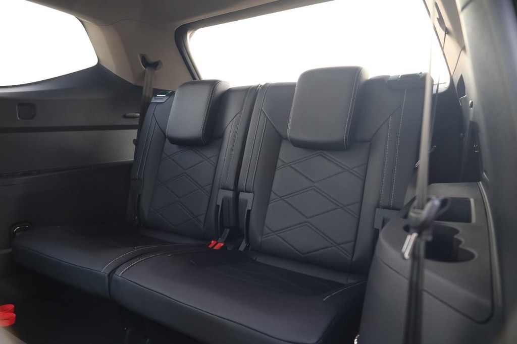 Volkswagen Atlas Vehicle Full-screen Gallery Image 26