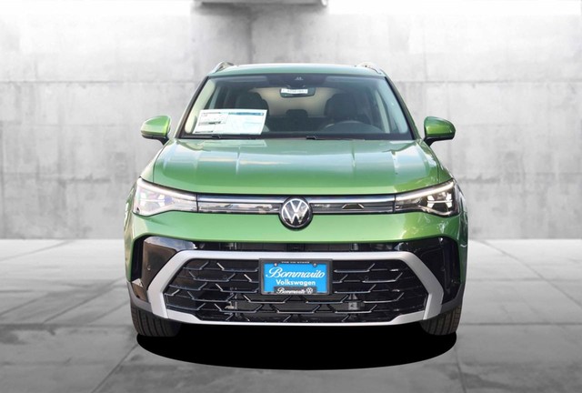 Volkswagen Taos Vehicle Image 04