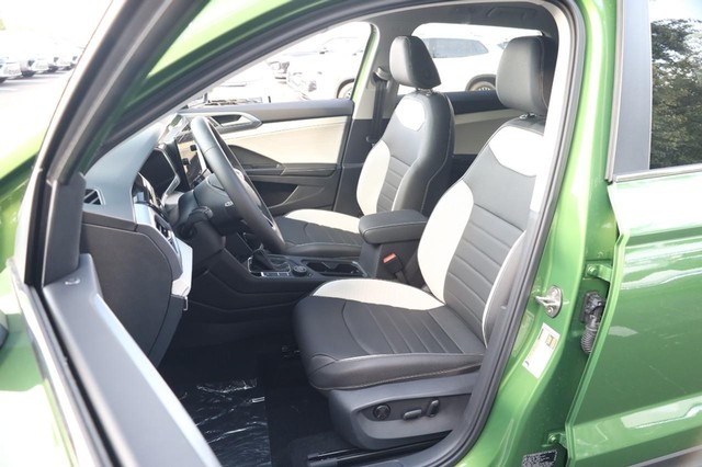 Volkswagen Taos Vehicle Image 08