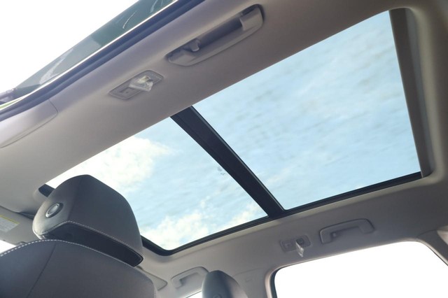 Volkswagen Taos Vehicle Image 09