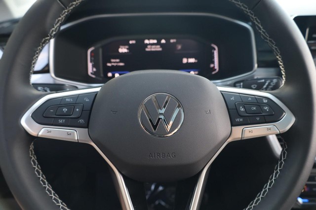 Volkswagen Taos Vehicle Image 11