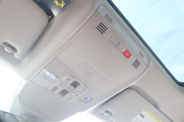 Volkswagen Taos Vehicle Image 19