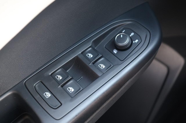 Volkswagen Taos Vehicle Image 20