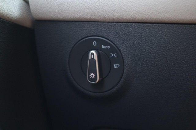 Volkswagen Taos Vehicle Image 21