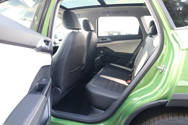 Volkswagen Taos Vehicle Image 23