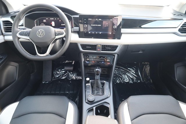 Volkswagen Taos Vehicle Image 25