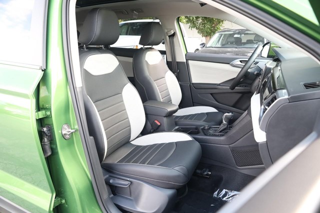 Volkswagen Taos Vehicle Image 27