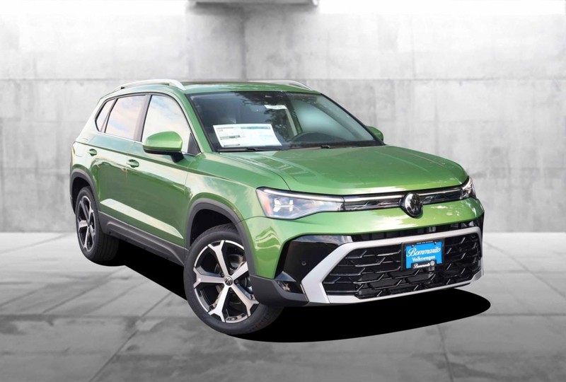 Volkswagen Taos Vehicle Image 02