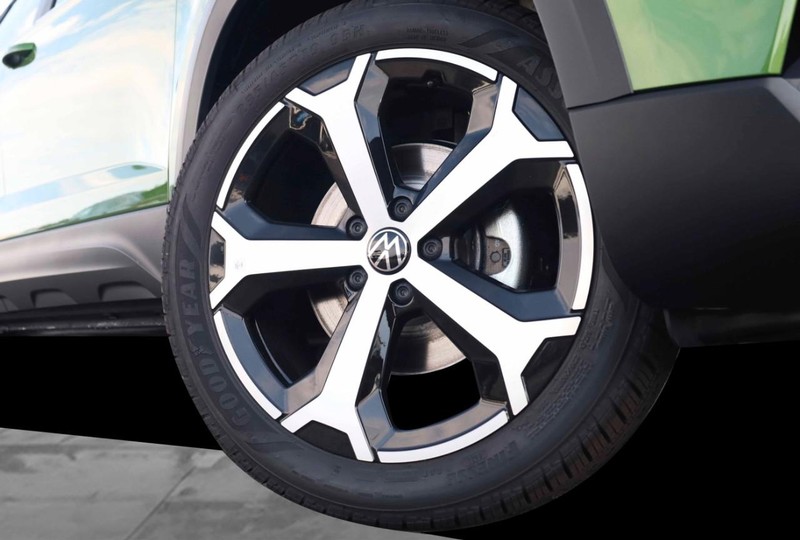 Volkswagen Taos Vehicle Image 03