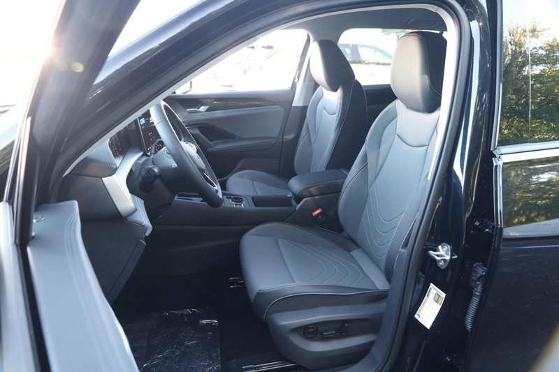 Volkswagen Tiguan Vehicle Image 08