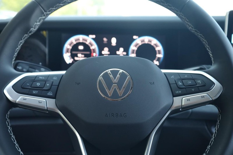 Volkswagen Tiguan Vehicle Image 09