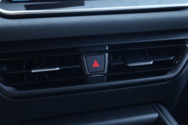 Volkswagen Tiguan Vehicle Image 13