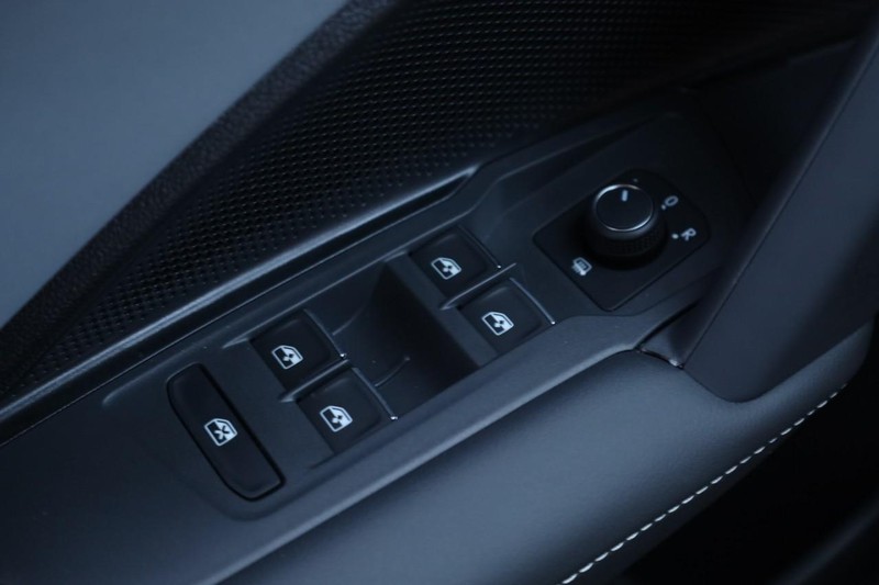 Volkswagen Tiguan Vehicle Image 17