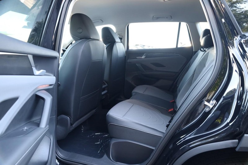 Volkswagen Tiguan Vehicle Image 19