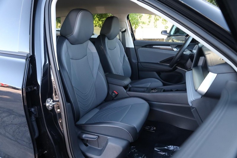 Volkswagen Tiguan Vehicle Image 23