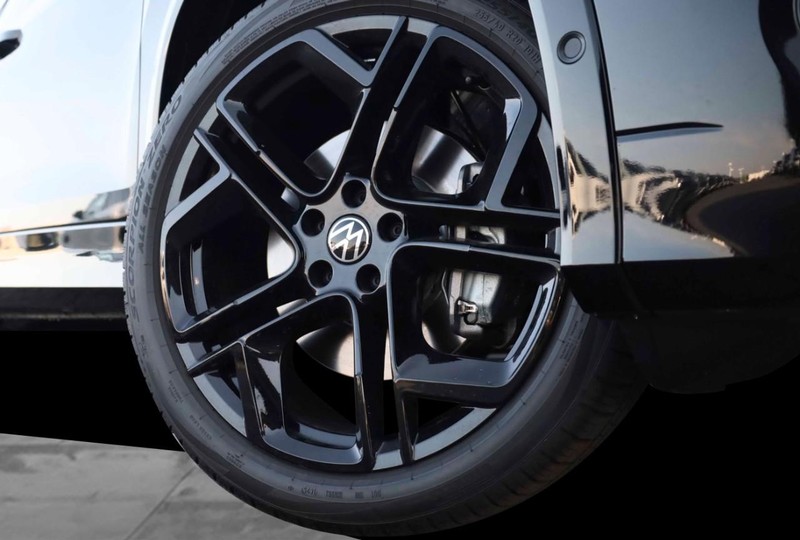 Volkswagen Tiguan Vehicle Image 03