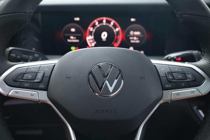 Volkswagen Tiguan Vehicle Image 11