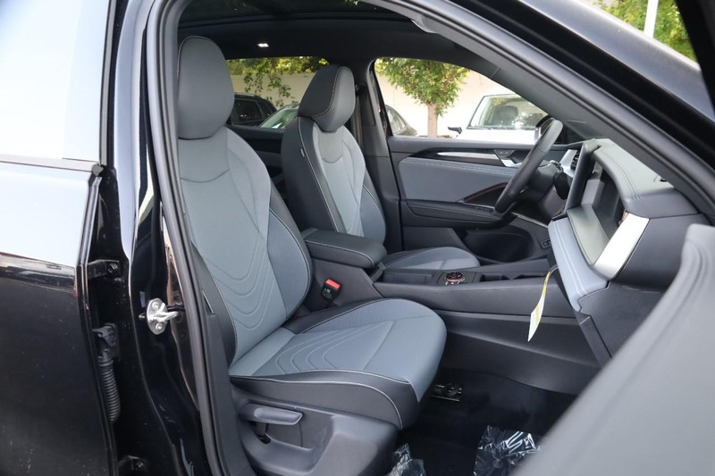 Volkswagen Tiguan Vehicle Image 26