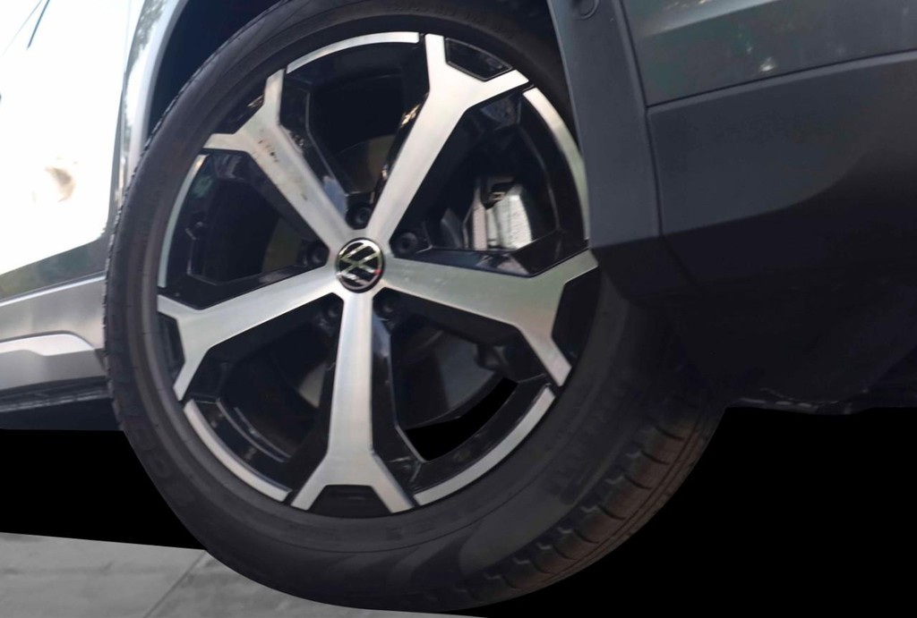 Volkswagen Tiguan Vehicle Full-screen Gallery Image 3