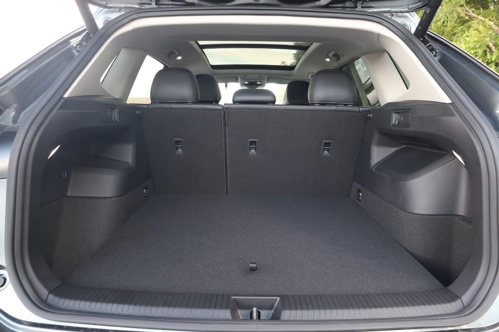 Volkswagen Tiguan Vehicle Full-screen Gallery Image 7