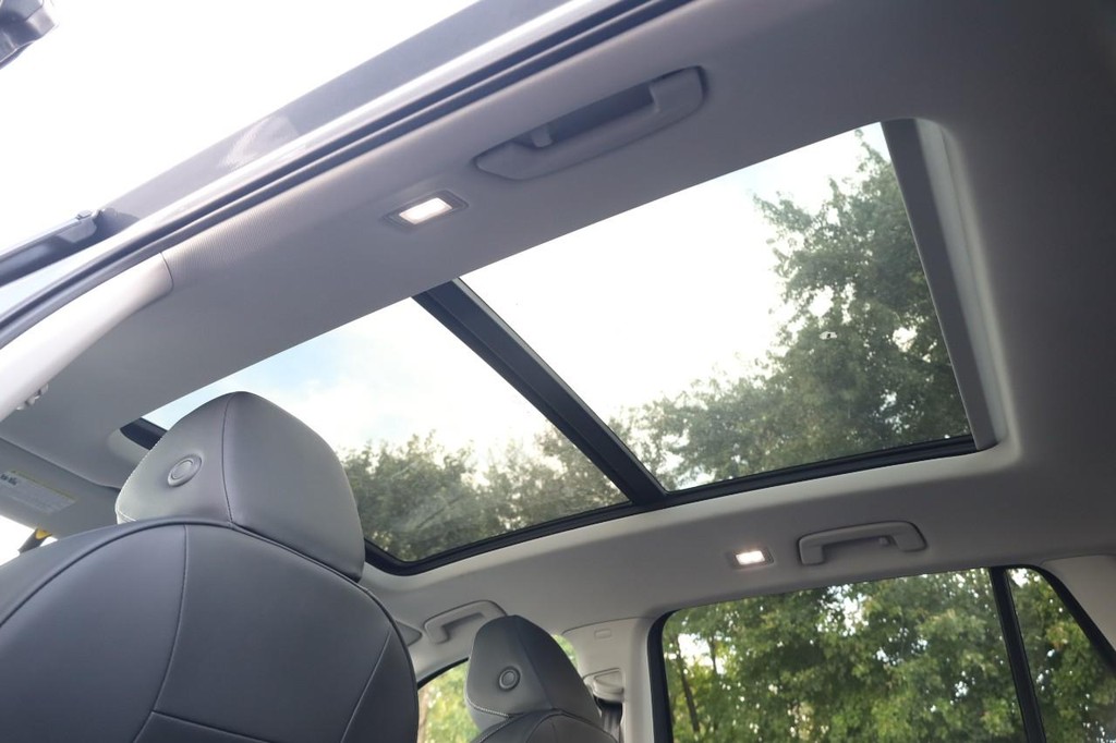 Volkswagen Tiguan Vehicle Full-screen Gallery Image 9