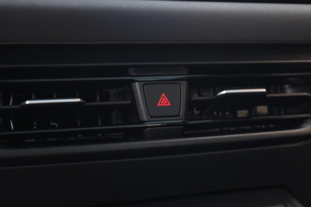 Volkswagen Tiguan Vehicle Full-screen Gallery Image 14