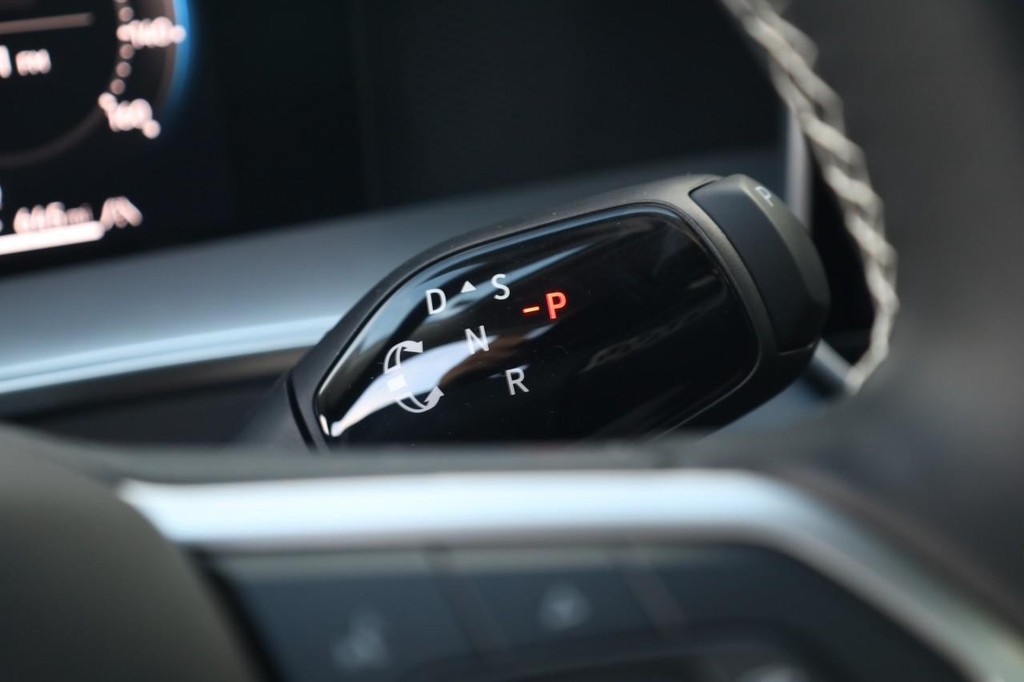 Volkswagen Tiguan Vehicle Full-screen Gallery Image 15