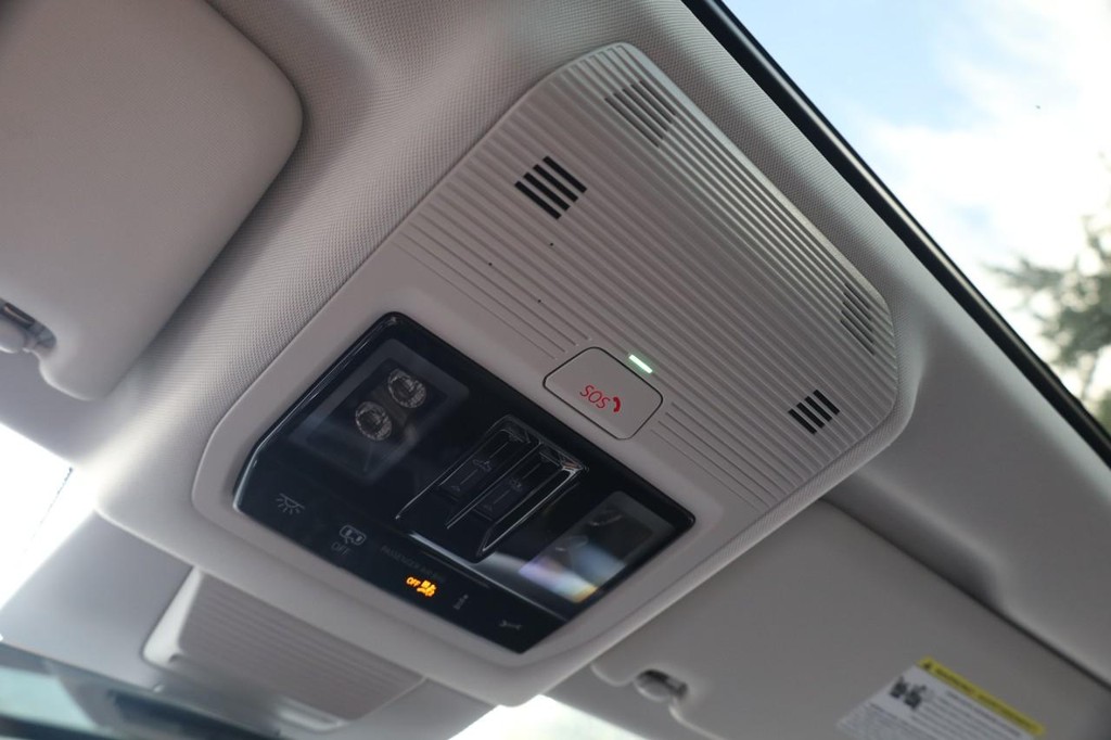 Volkswagen Tiguan Vehicle Full-screen Gallery Image 17