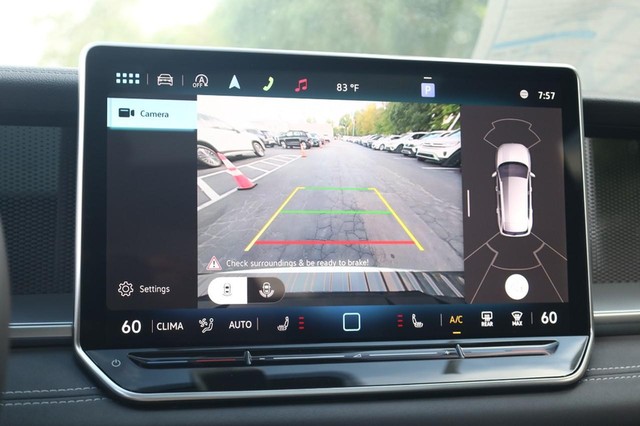 Volkswagen Tiguan Vehicle Image 13