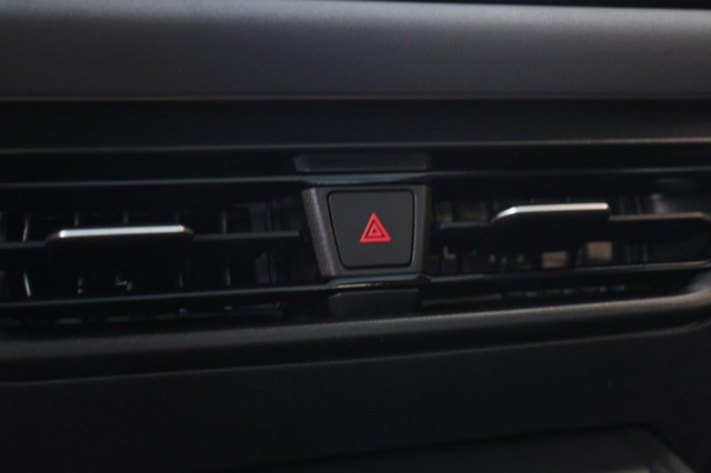 Volkswagen Tiguan Vehicle Image 14