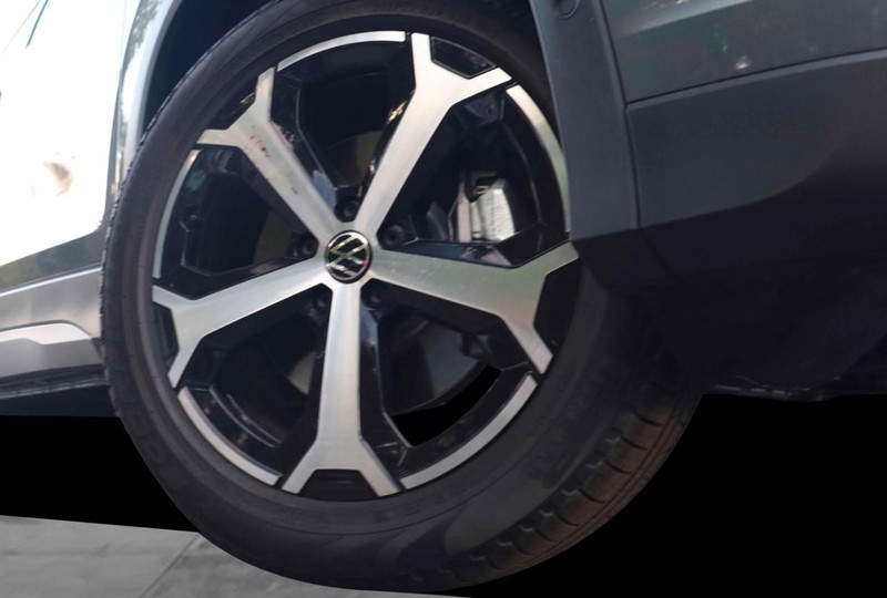 Volkswagen Tiguan Vehicle Image 03